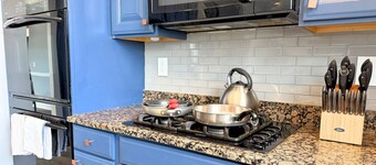 Allentown 3BR Home • Family Friendly & Spacious w/ City View Deck & Parking