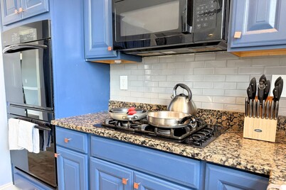 Allentown 3BR Home • Family Friendly & Spacious w/ City View Deck & Parking