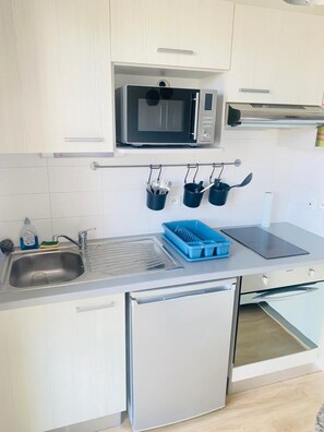 Microondas, horno y parrilla de estufa