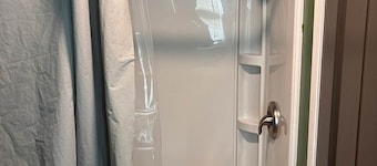 Cozy 2nd Floor Suite- in Hecla