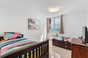 Silitysrauta/-lauta, Wi-Fi, vuodevaatteet