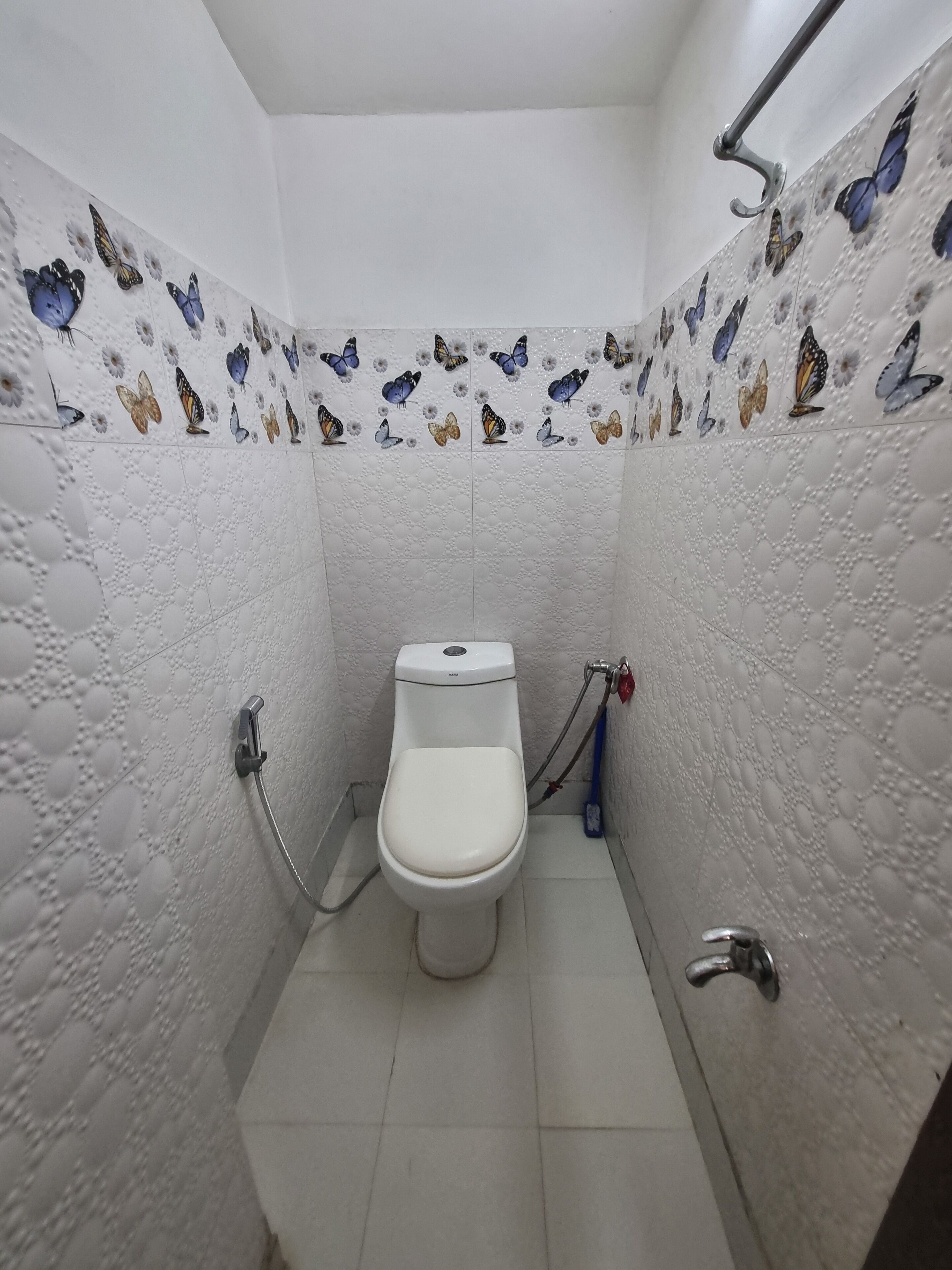 Douche, serviettes fournies, savon