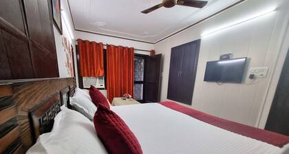 The Royal Haven Couple Retreat in Vasant Vihar Near Airport