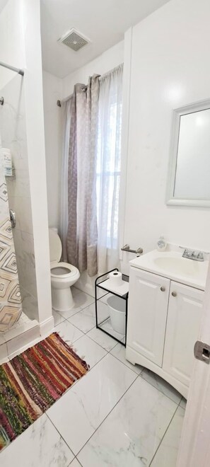 Toallas y papel higiénico