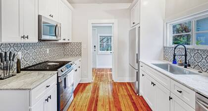 Gorgeous Paradise House with Three Studios Attached!