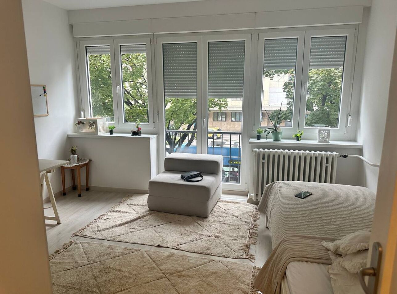 1 habitación, tabla de planchar con plancha, internet y ropa de cama 