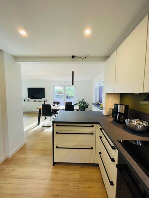 Refrigerador, horno, parrilla de estufa y lavavajillas 