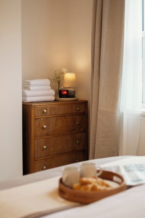 2 عدّة غرف نوم وواي فاي وملاءات أسرّة