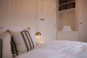 2 bedrooms, WiFi, bed sheets - Beautifully Refurbished Terrace – Just a 15-Minute Riverside Walk into York (York)