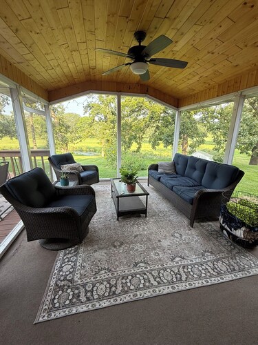 Par-fect Escape on Lake Windsor Golf Course