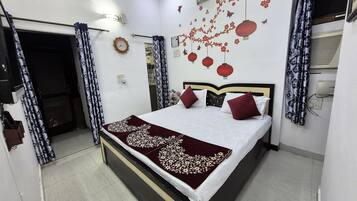 1 bedroom, iron/ironing board