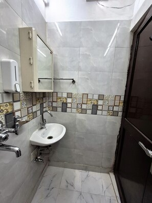 Shower, bidet, towels, soap