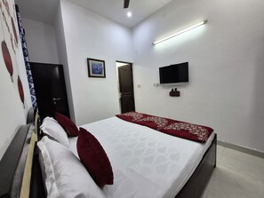 1 bedroom, iron/ironing board