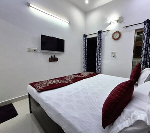 1 bedroom, iron/ironing board