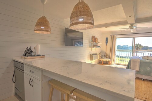 Waterfront Sea Pines Studio - Steps to Beach & Salty Dog - Sunrise & Marina View