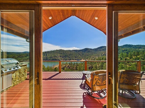 Grindstone Lake Lodge -Views-Family Reunion Ready