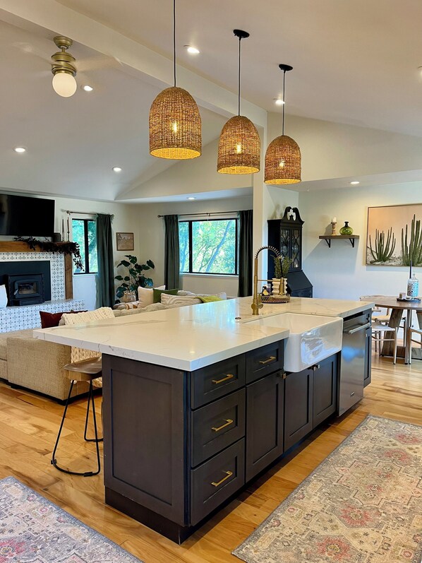 Interior - Luxury Meets Tranquility — Stylish Hilltop Home Minutes from Downtown Murphys (Murphys)