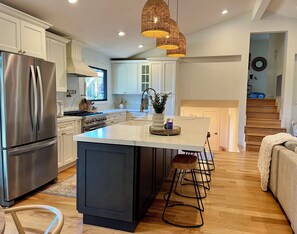 Fridge, microwave, oven, stovetop - Luxury Meets Tranquility — Stylish Hilltop Home Minutes from Downtown Murphys (Murphys)