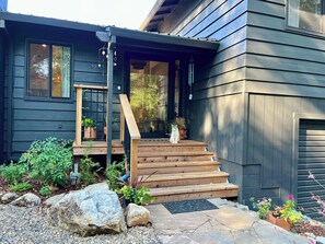 Exterior detail - Luxury Meets Tranquility — Stylish Hilltop Home Minutes from Downtown Murphys (Murphys)