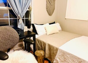 2 soverom, strykejern/-brett, internettilgang og sengetøy