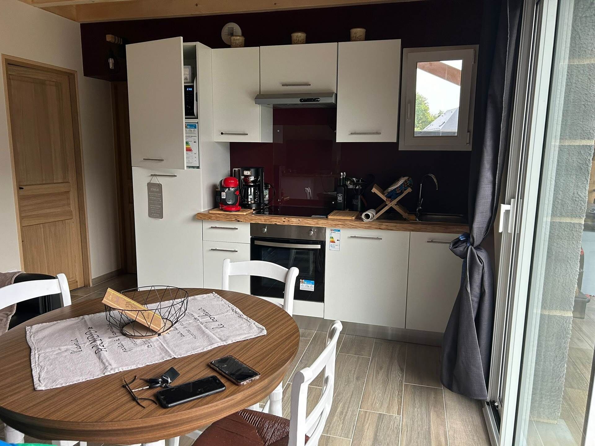 Réfrigérateur, micro-ondes, four, lave-vaisselle