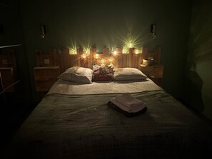 1 slaapkamer, een strijkplank/strijkijzer, gratis wifi