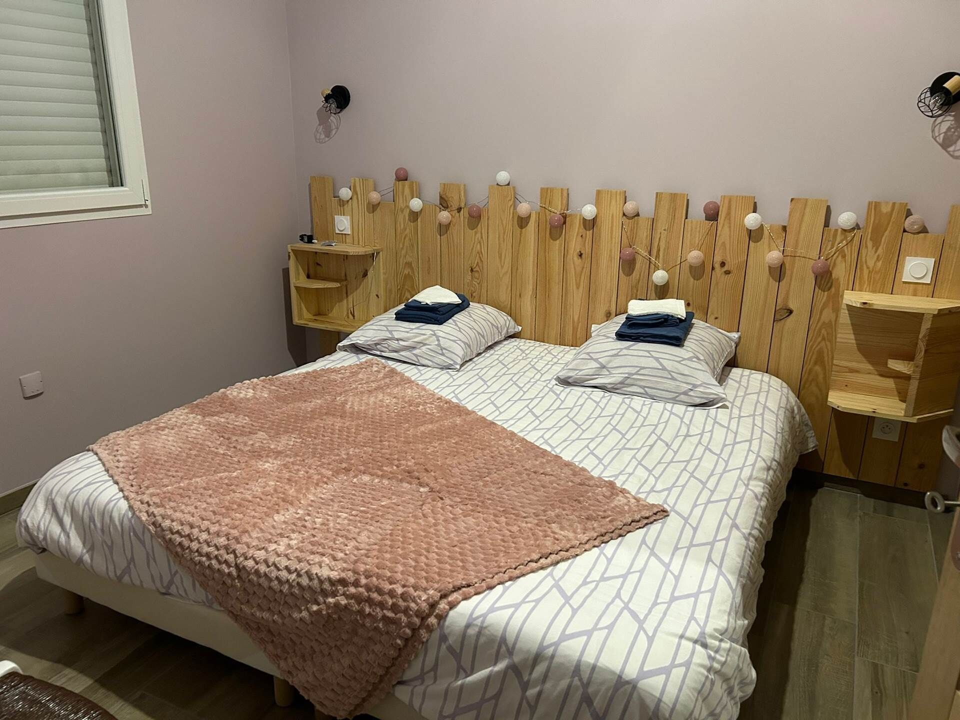 2 slaapkamers, een strijkplank/strijkijzer, reisbedje, gratis wifi