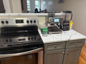 Refrigerador, horno, parrilla de estufa y lavavajillas 