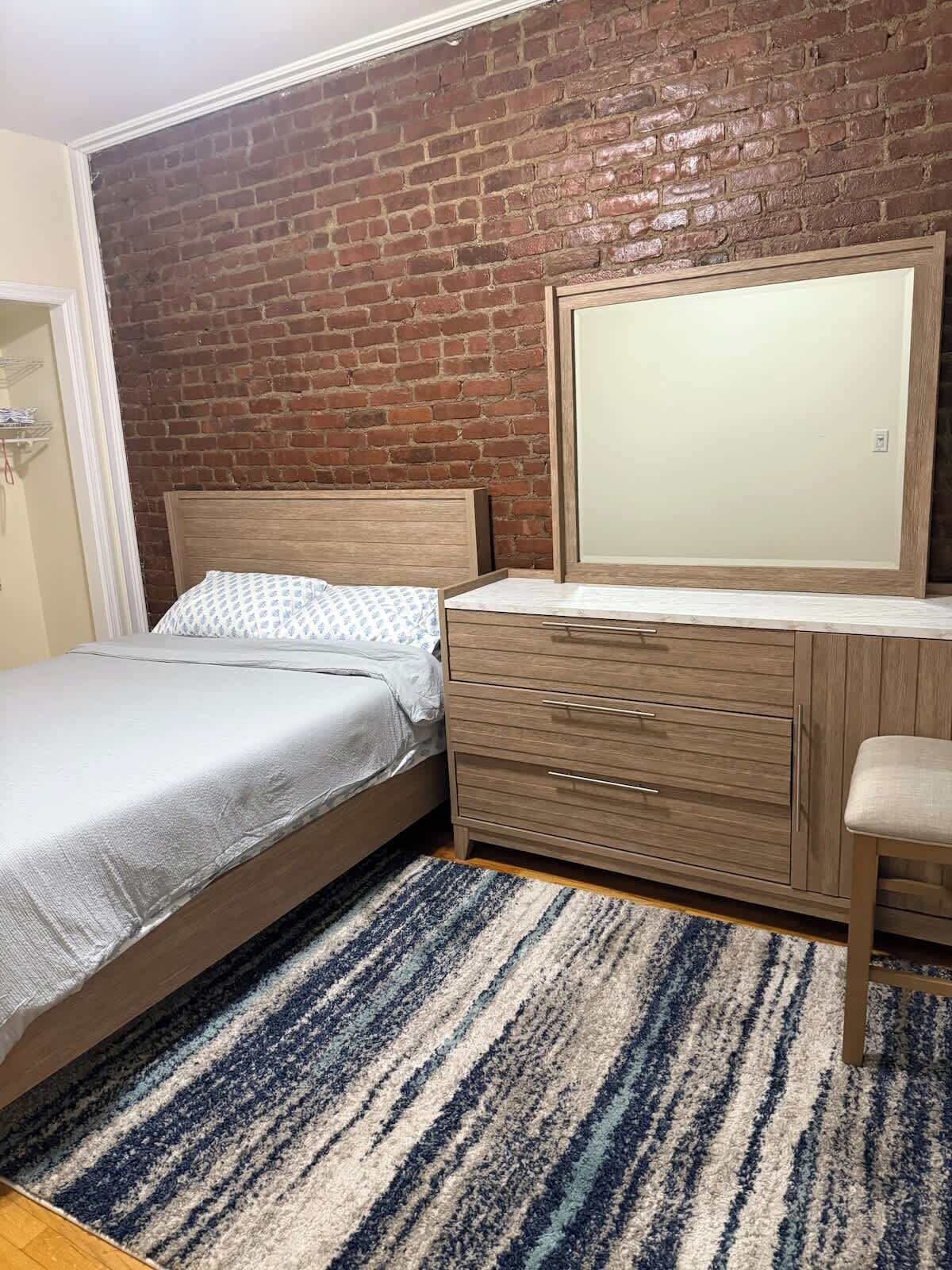 1 habitación, tabla de planchar con plancha, wifi gratis y ropa de cama 