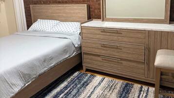 1 habitación, tabla de planchar con plancha, wifi gratis y ropa de cama