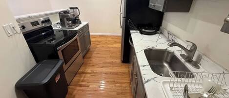 Fridge, oven, stovetop, dishwasher