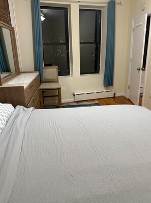 2 Schlafzimmer, Zimmersafe, Schreibtisch, Bügeleisen/Bügelbrett