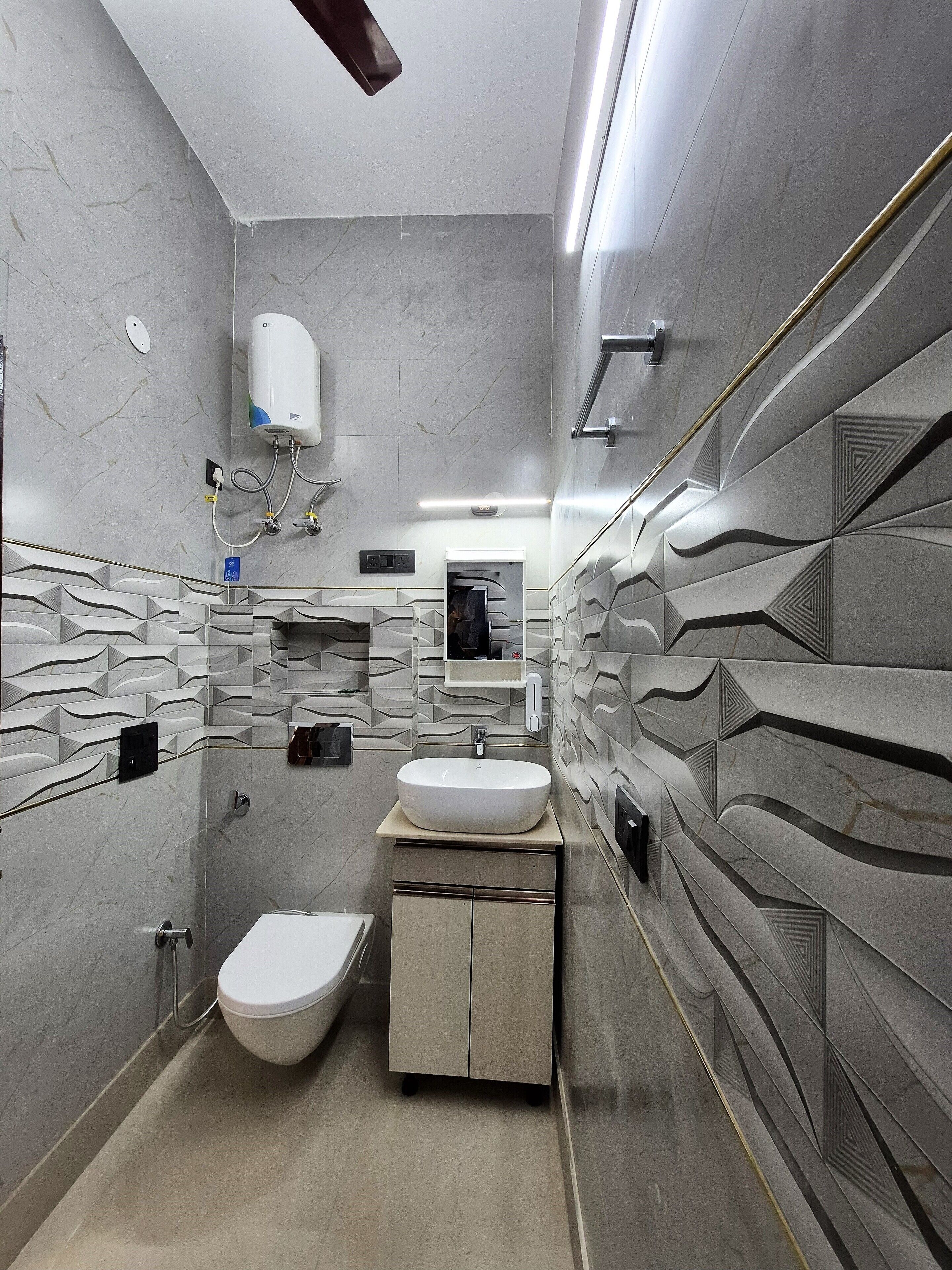 Regadera, bidet, toallas, jabón 