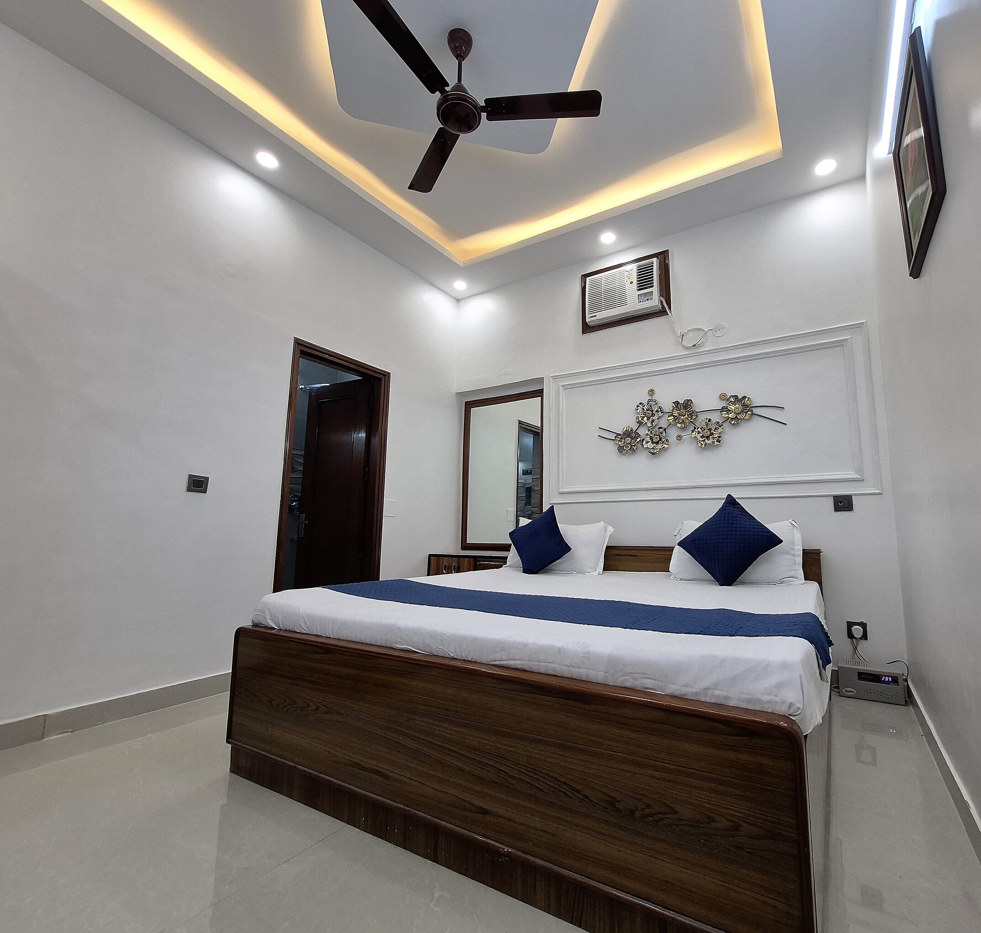 2 bedrooms, internet, bed sheets