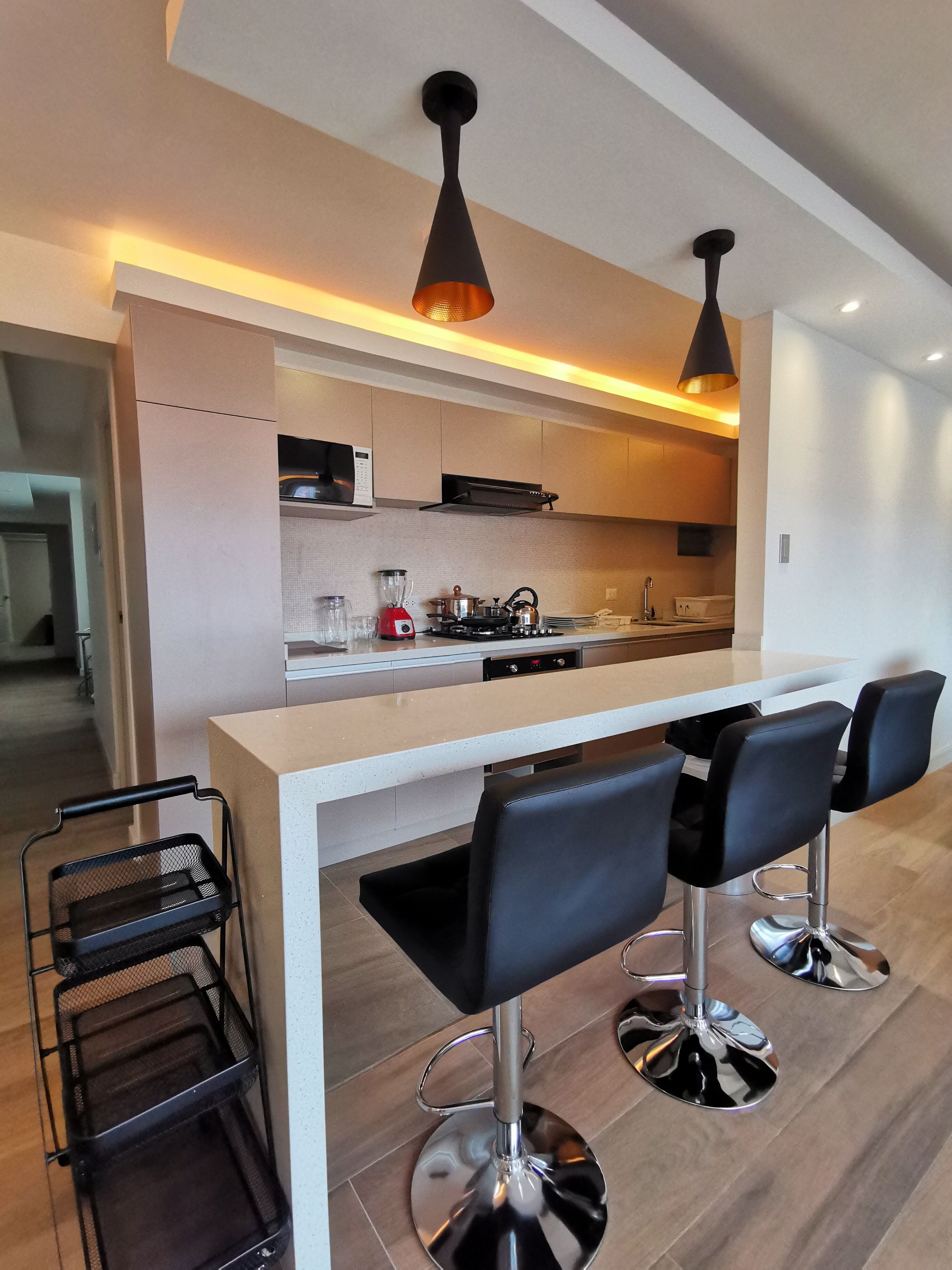 ثلاجة، ميكروويف، فرن، موقد طهي مسطح