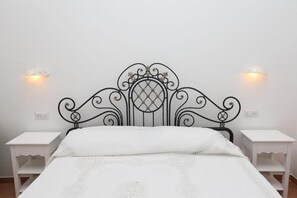 3 عدّة غرف نوم وواي فاي وملاءات أسرّة