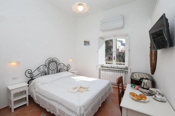 3 عدّة غرف نوم وواي فاي وملاءات أسرّة