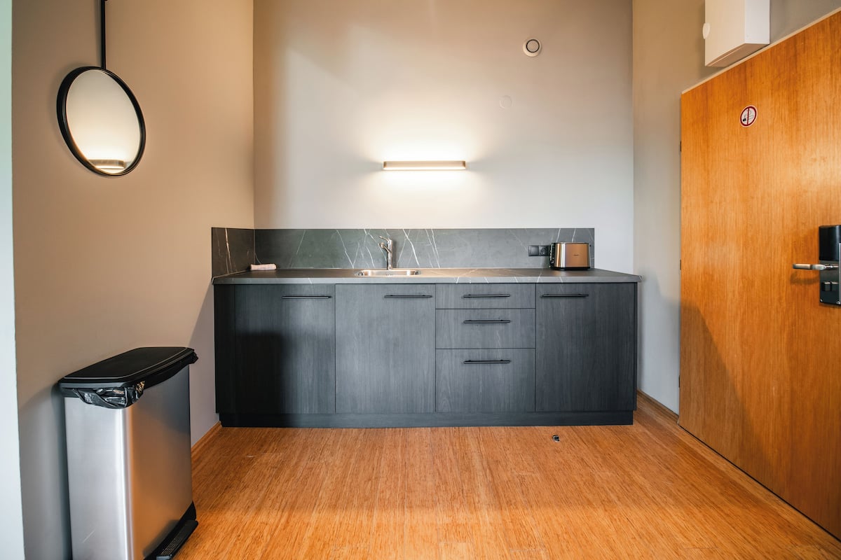 In-room safe, free WiFi