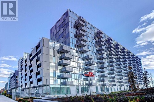Cozy 1-bedroom plus den  condo  near Yorkdale mall with fitness room in Toronto