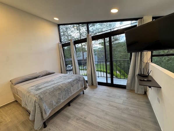 4 bedrooms, iron/ironing board, Internet, bed sheets