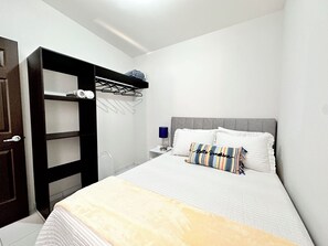 Iron/ironing board, WiFi, bed sheets - Comfort House in San Miguel with Wi-Fi, Air Conditioning and Private Patio (San José Quelepa)