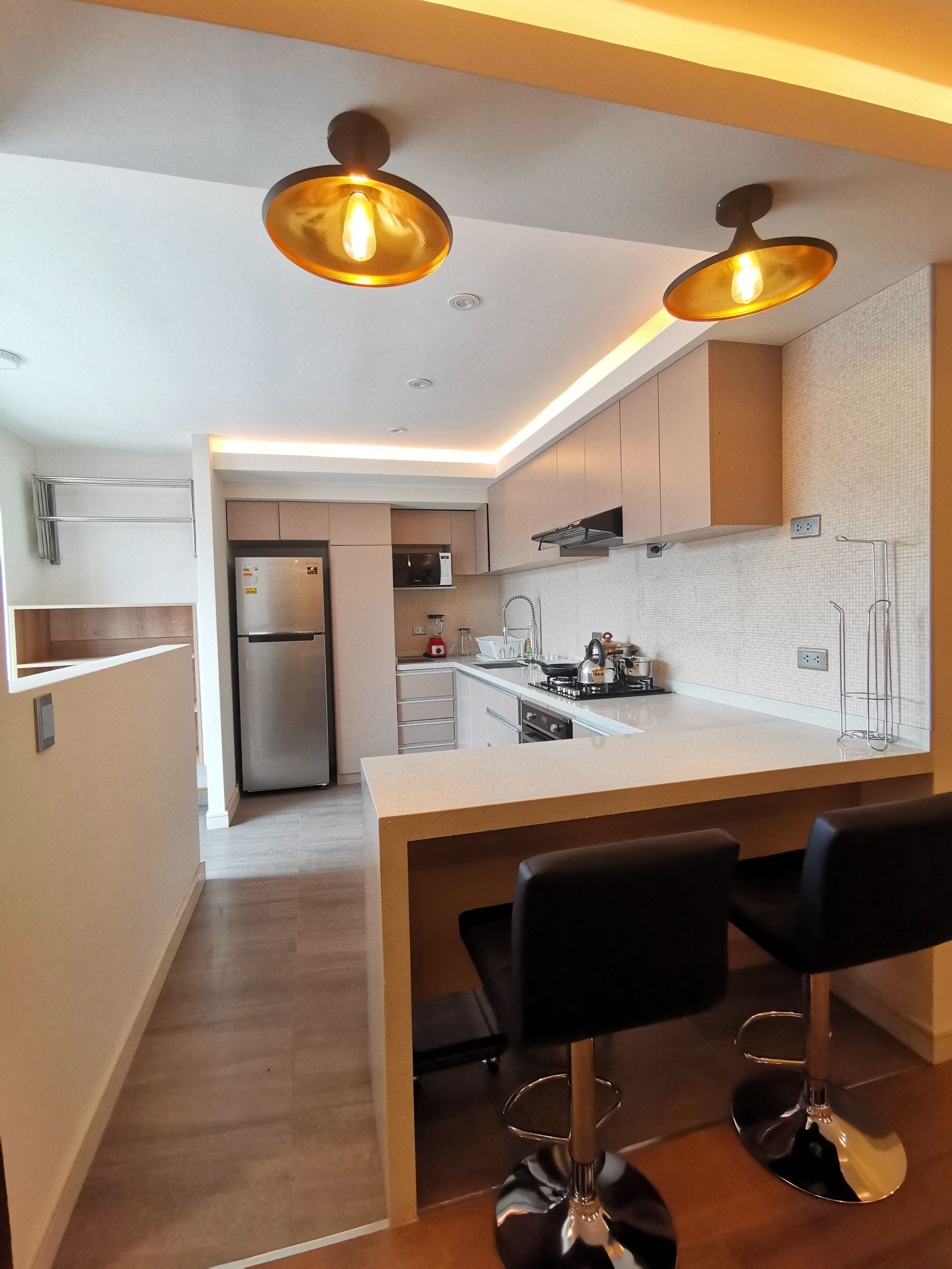 Kühlschrank, Mikrowelle, Ofen, Herdplatte