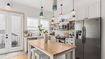 冰箱、微波炉、烤箱、炉灶