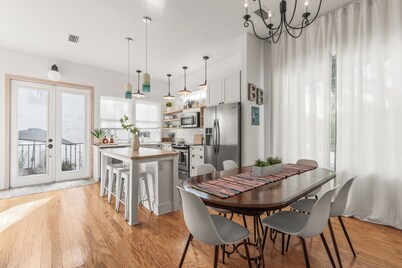 Charming Downtown Treasure - Enchanting home with new hot tub