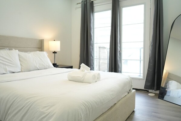 3 habitaciones, escritorio, tabla de planchar con plancha y wifi gratis 