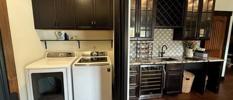 ثلاجة، ميكروويف، فرن، موقد طهي مسطح