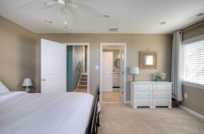4 bedrooms, iron/ironing board, Internet, bed sheets