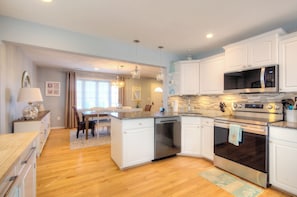 Private kitchen - Bay Avenue Bliss, Newly Updated, Spacious Yard, OCNJ South Shore (Ocean City)