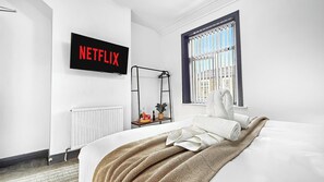 3 chambres, fer et planche à repasser, Wi-Fi, draps fournis
