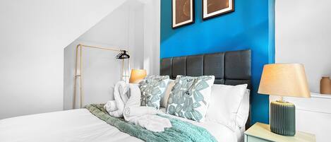 3 bedrooms, iron/ironing board, WiFi, bed sheets